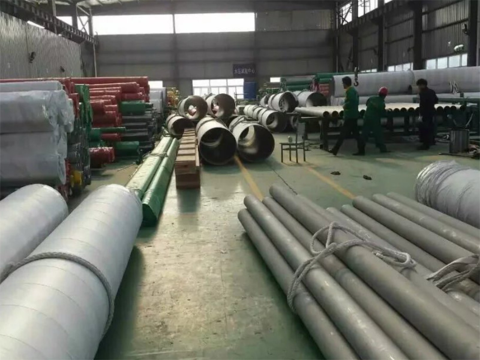 奔际不锈钢-成品仓库展示